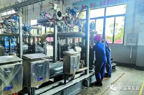 开云app官方在线入口-开云(中国)生产线员工正在组装化工成套机组